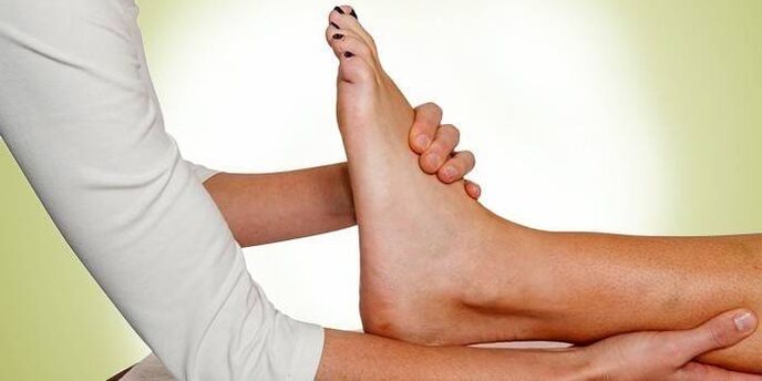 massage pour le traitement de l'arthrose de la cheville